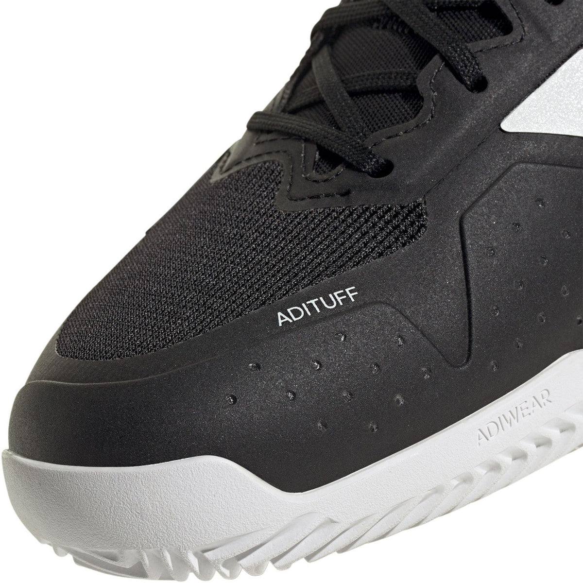 Detaljbild av det svarta nätöverdraget på Adidas Adizero Ubersonic 5 M