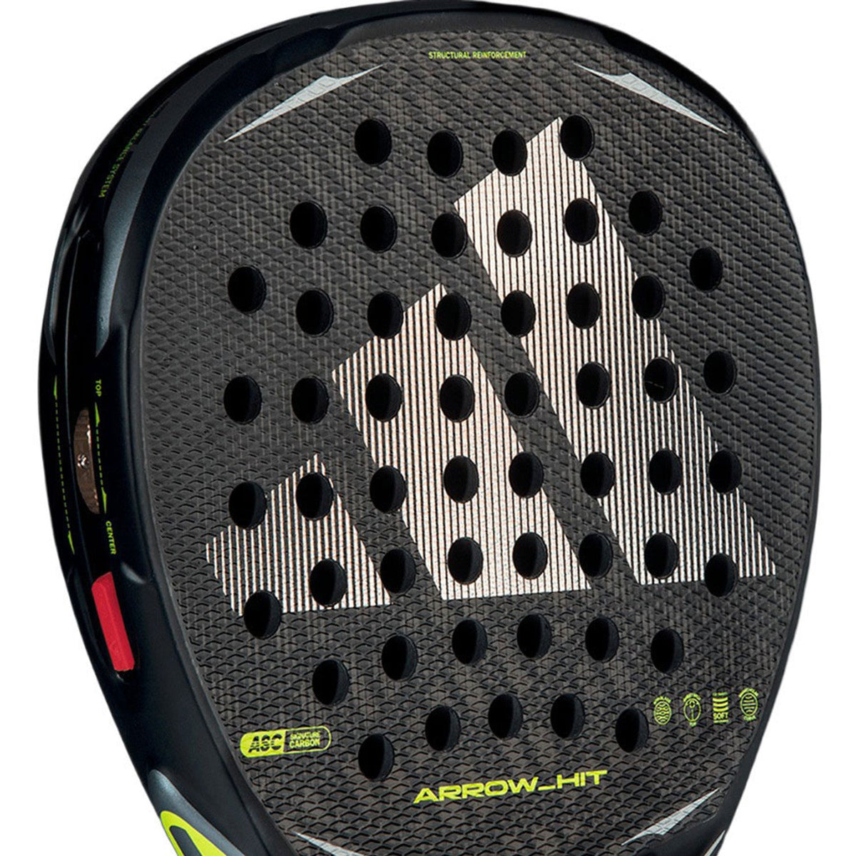 Close-up van het slagvlak van de Adidas Arrow Hit 2026 met zilveren adidas-logo