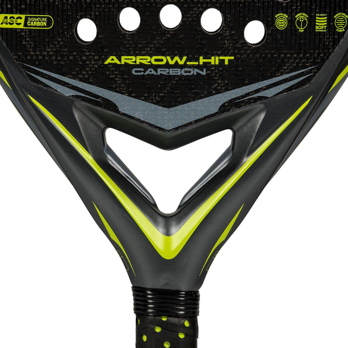 Detail van het hart van de Adidas Arrow Hit Carbon 2026 met Arrow Hit Carbon-opdruk