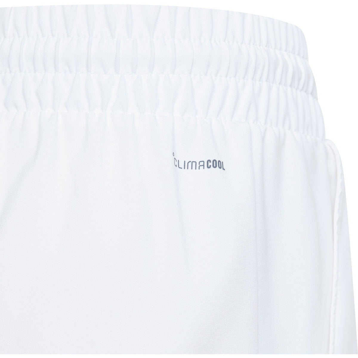 Detail van de elastische taille van de witte Adidas Boys Club short met Climacool-opdruk