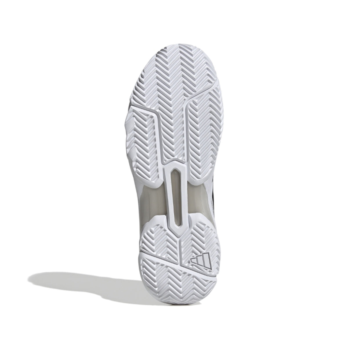 Witte zool van de Adidas Courtjam Control 3 M met visgraatprofiel voor kunstgras