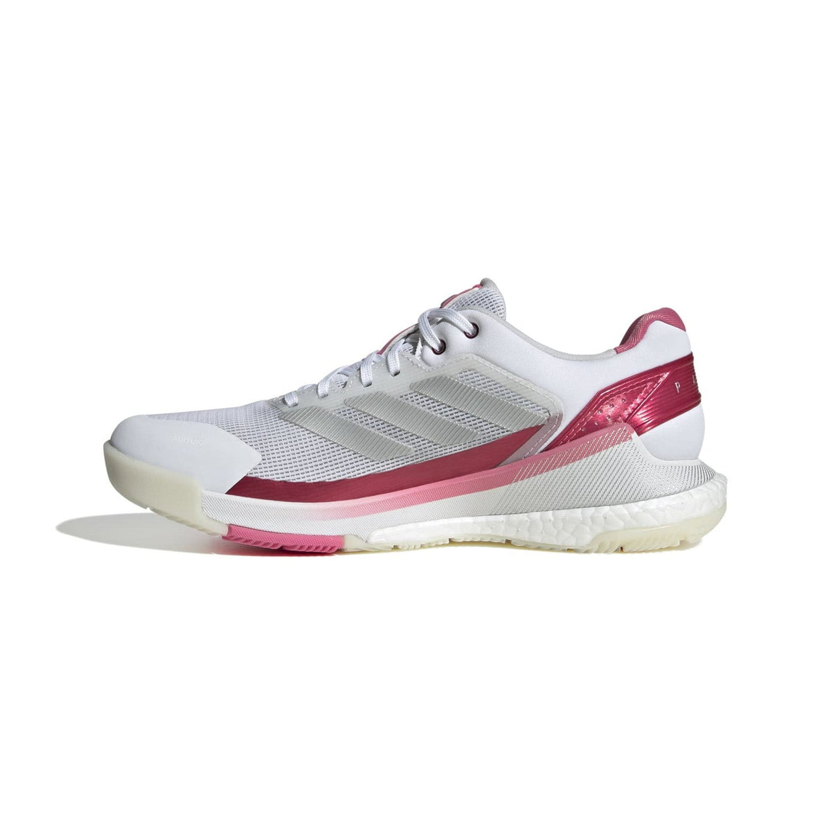 Binnenzijde van de witte Adidas Crazyquick Boost W met roze streep langs de zool