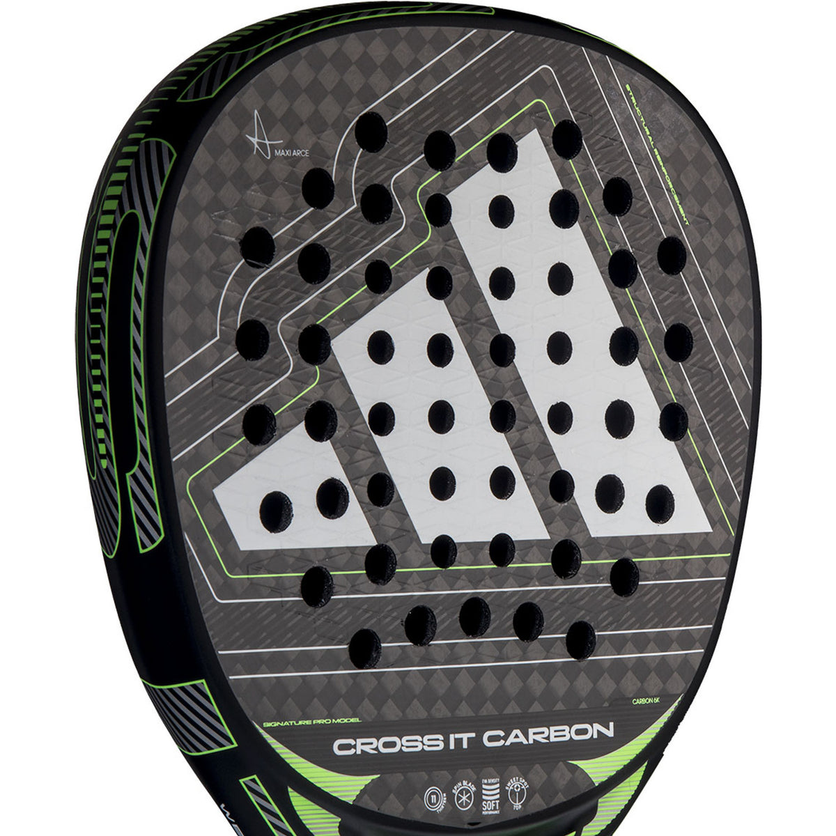 Close-up van het slagvlak van de Adidas Cross It Carbon 3.5 met wit adidas-logo en ruw oppervlak