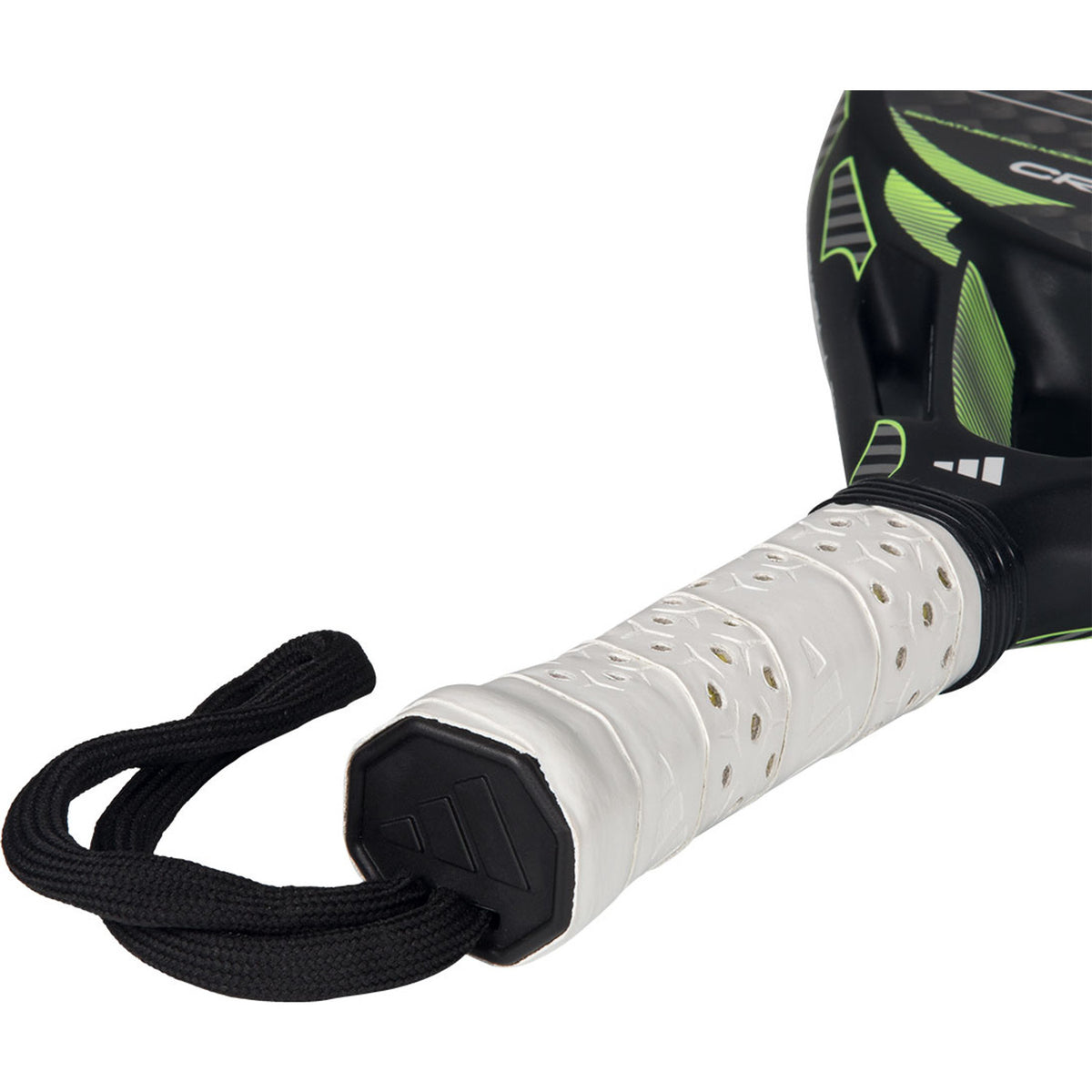 Close-up van de witte grip en zwarte polsband van het Adidas Cross It Carbon 3.5 padelracket