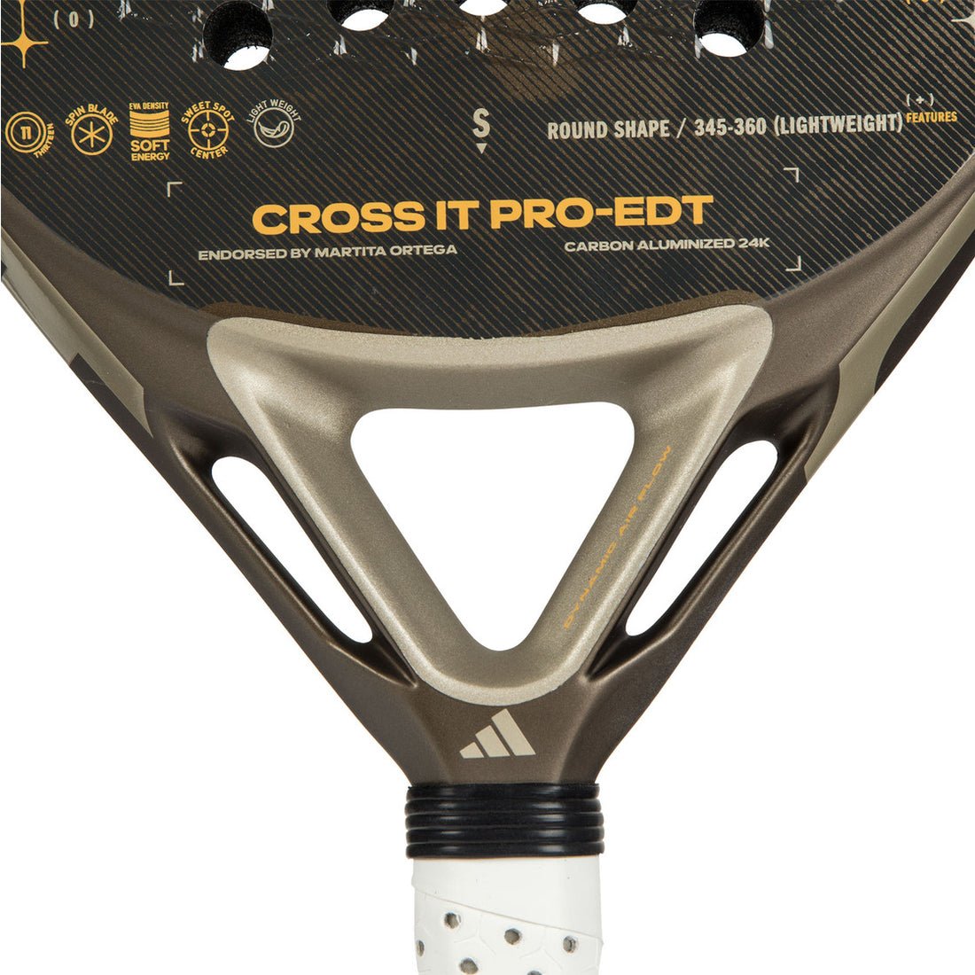 Detail van het hart van de Adidas Cross It Pro Limited Edition met gouden opdruk Cross It Pro-EDT