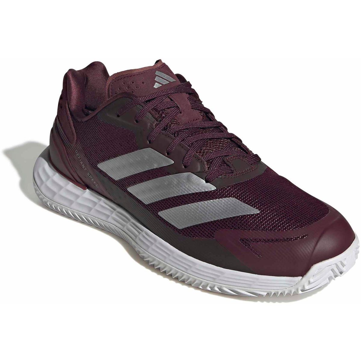 Schuin vooraanzicht van de bordeauxrode Adidas Defiant Speed 2 M CL