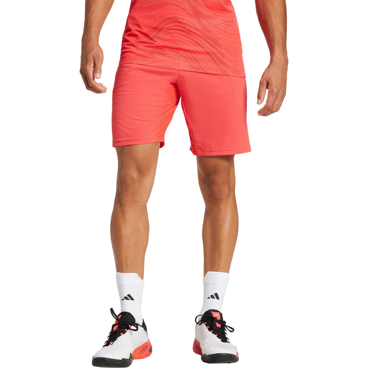 Adidas Ergo short voor heren in koraalrood, gedragen zijaanzicht