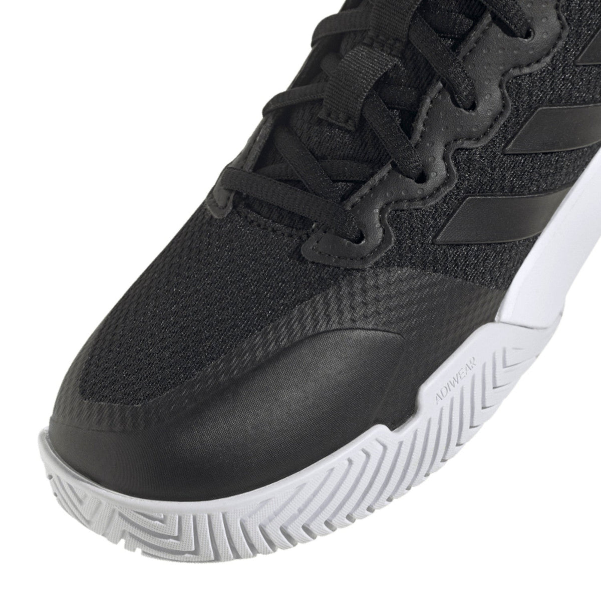 Adidas Gamecourt 2 W en Core Black, détail de la tige en mesh et du laçage