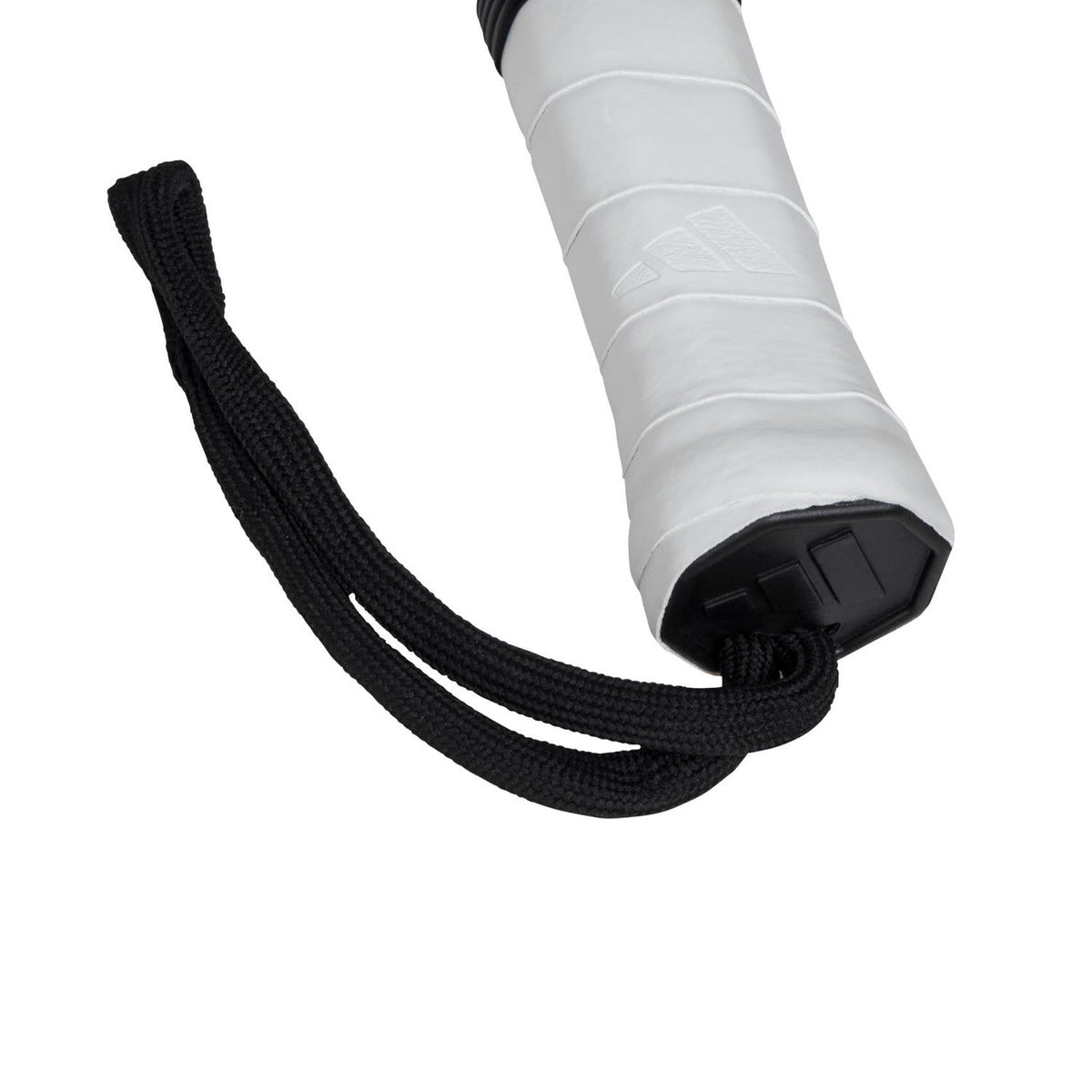 Close-up van de witte grip en zwarte polsband van het Adidas Match Light 3.4 padelracket