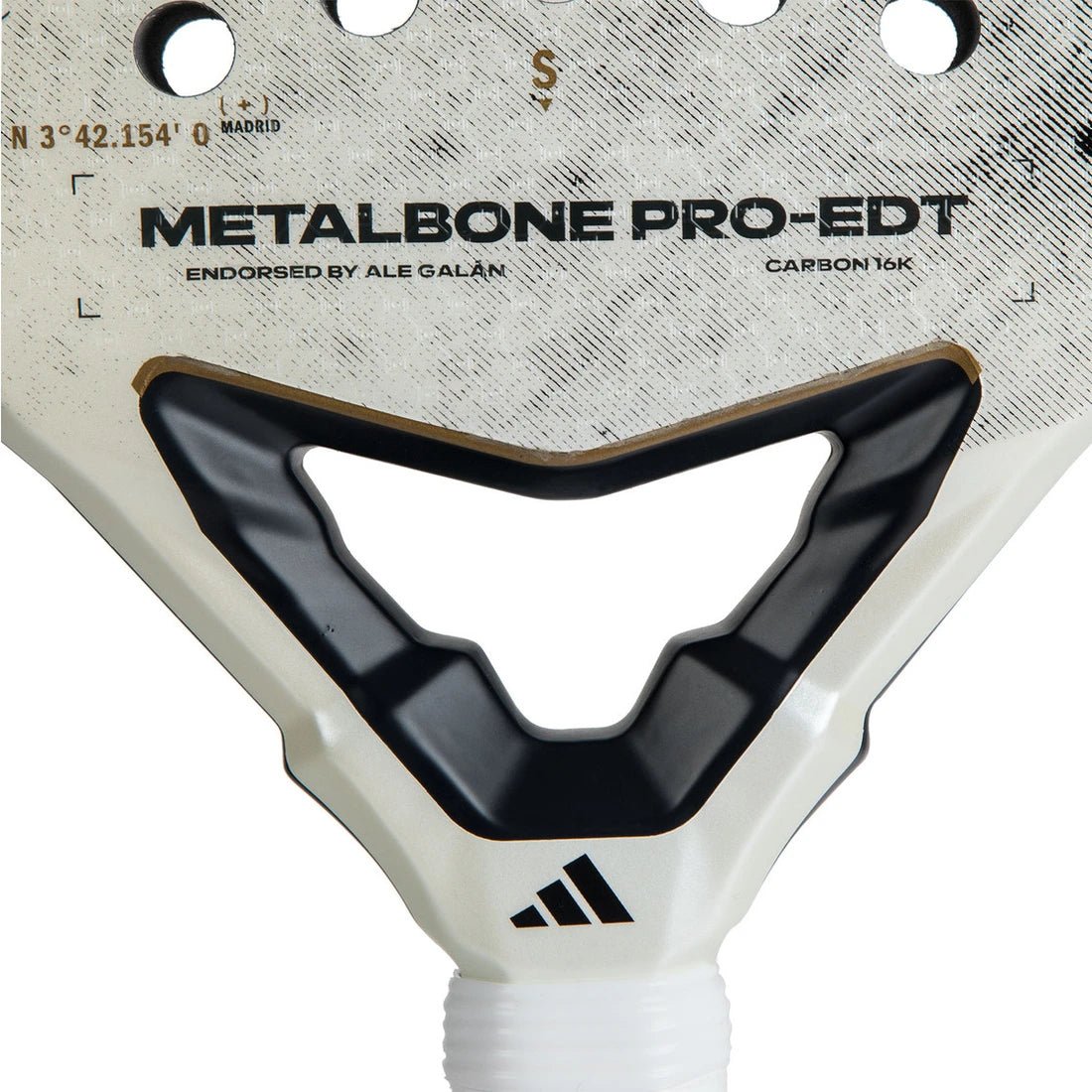 Detail van het hart van de Adidas Metalbone Pro Limited Edition met opdruk Metalbone Pro-EDT