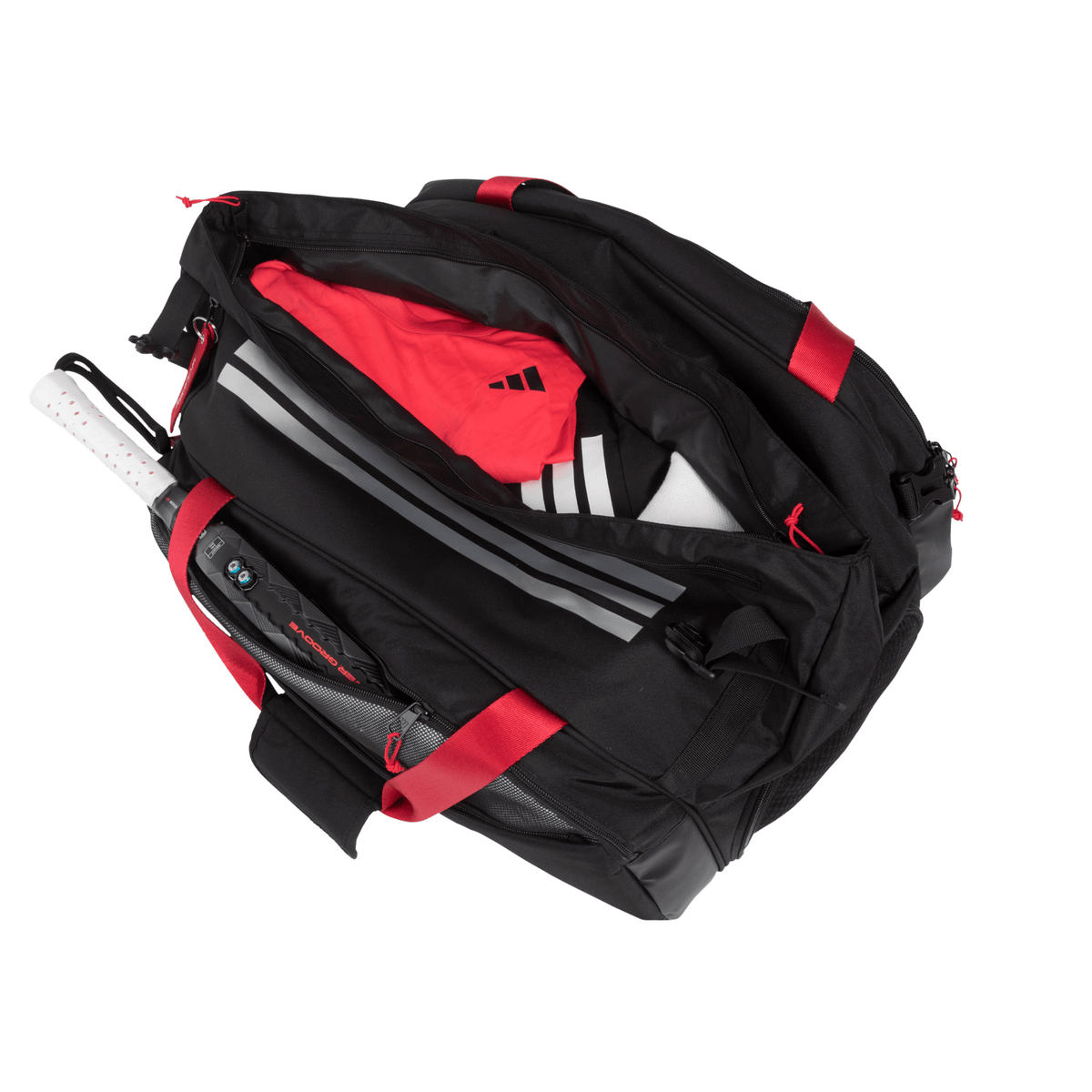 Geopende zwart-rode Adidas Multigame 3.4 racketbag met zicht op de binnenvakken.