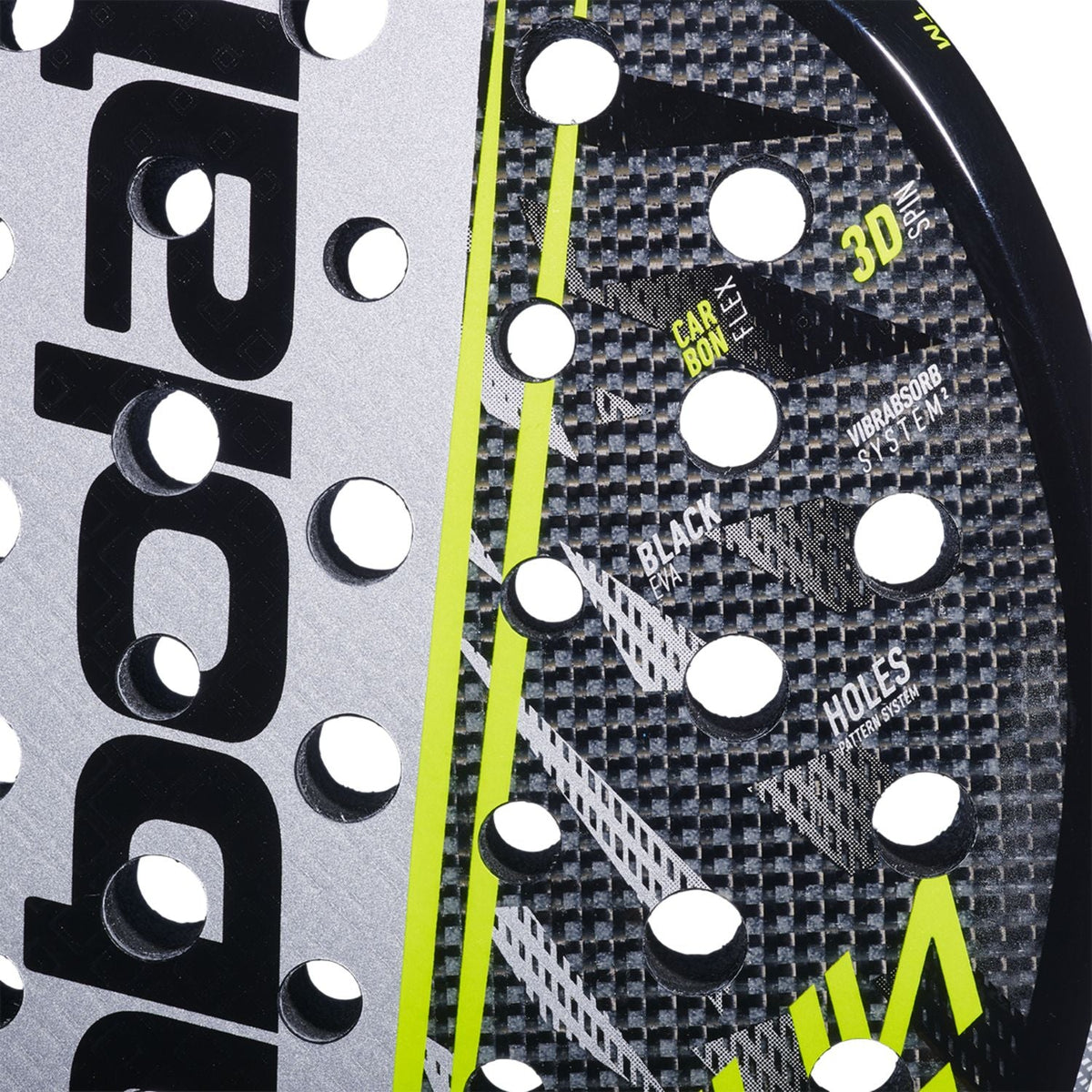 Close-up van het slagvlak van het Babolat Counter Veron 2.6 met grijs carbonpatroon