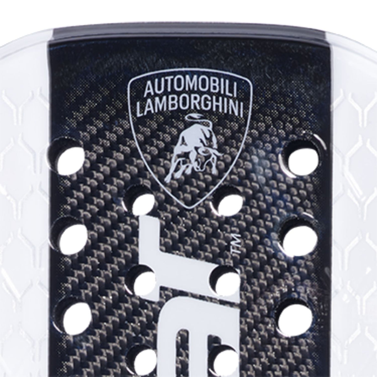 Close-up van het Automobili Lamborghini-embleem op het Babolat Lamborghini padelracket