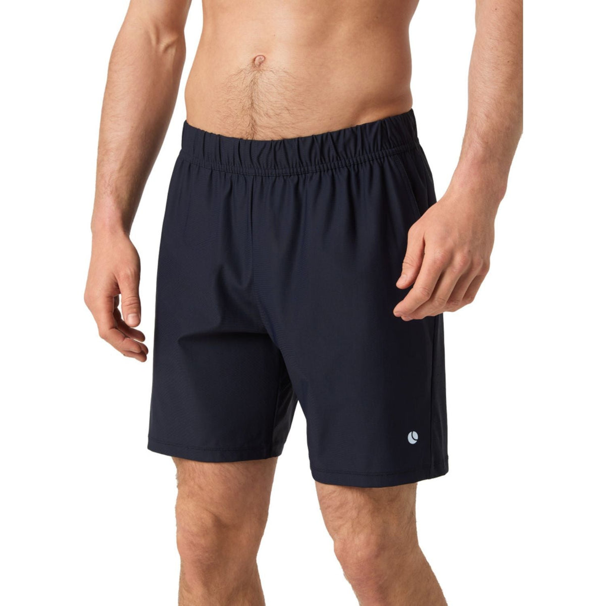 Vooraanzicht van de donkerblauwe Bjorn Borg Ace short met klein rond logo op de linkerpijp