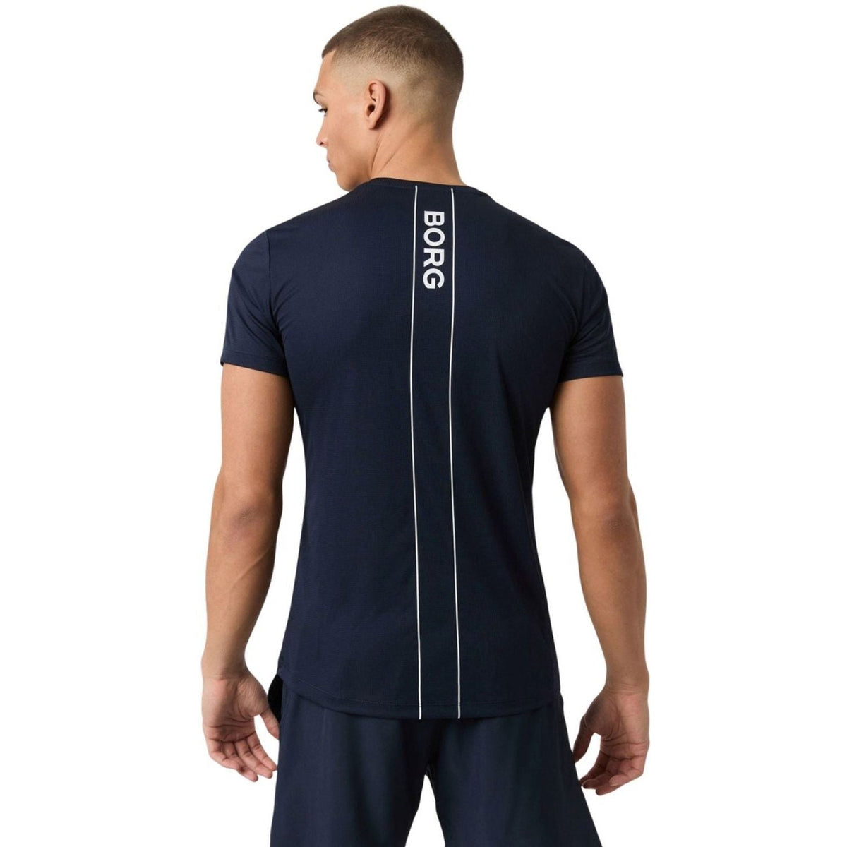 Achterzijde van het marineblauwe Ace Light T-shirt met BORG-print op de rug