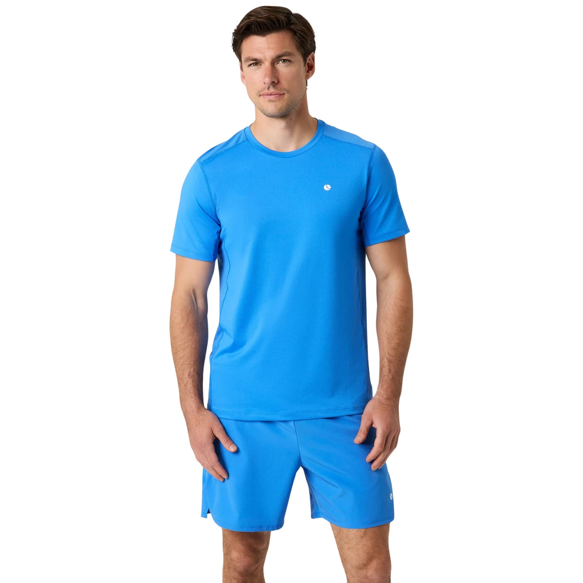 Model draagt het Bjorn Borg Ace Mesh Panel T-shirt voor heren in helderblauw