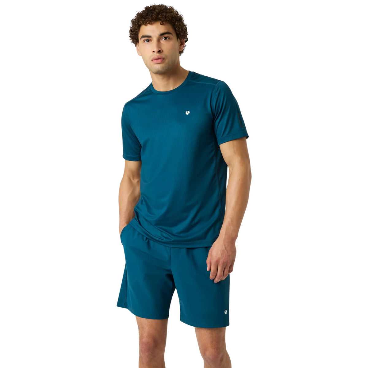 Model draagt het Bjorn Borg Ace Mesh Panel T-shirt voor heren in petrolblauw