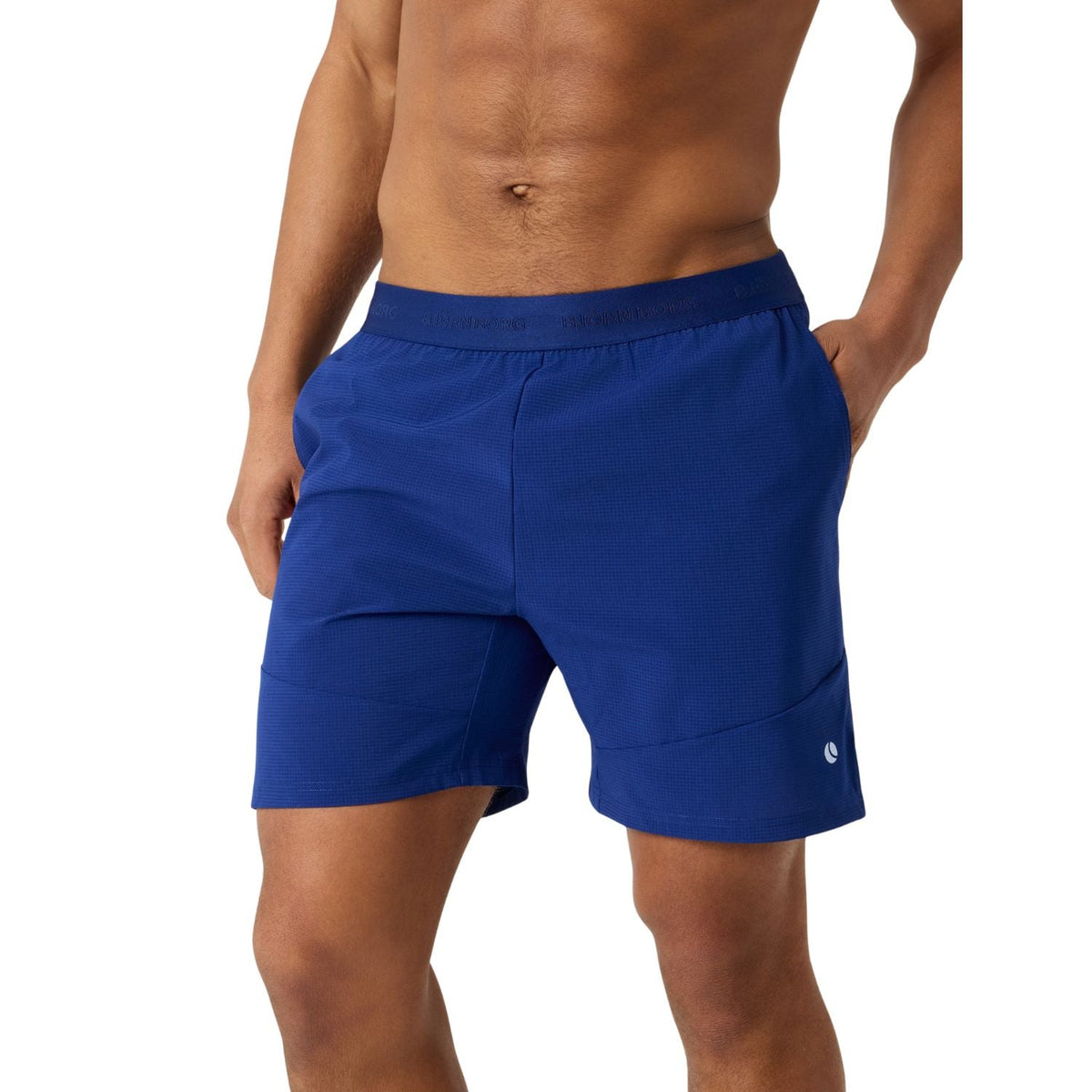 Vooraanzicht van de kobaltblauwe Bjorn Borg Ace Pro short met wit logo op de pijp