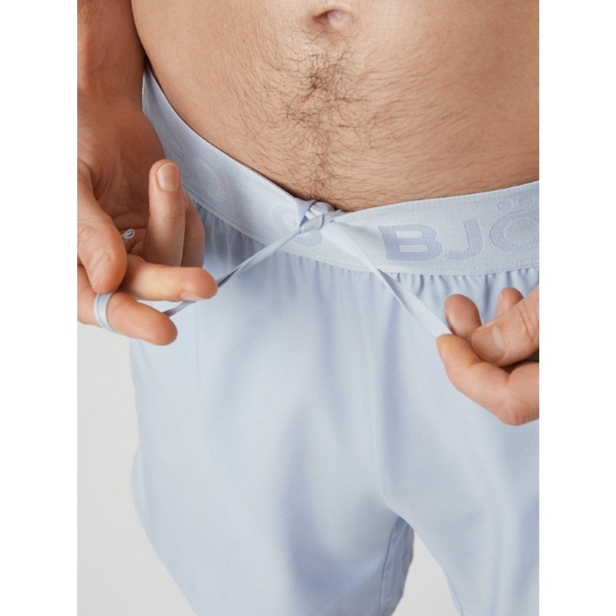 Détail de la ceinture à cordon de serrage du short Bjorn Borg Ace bleu clair
