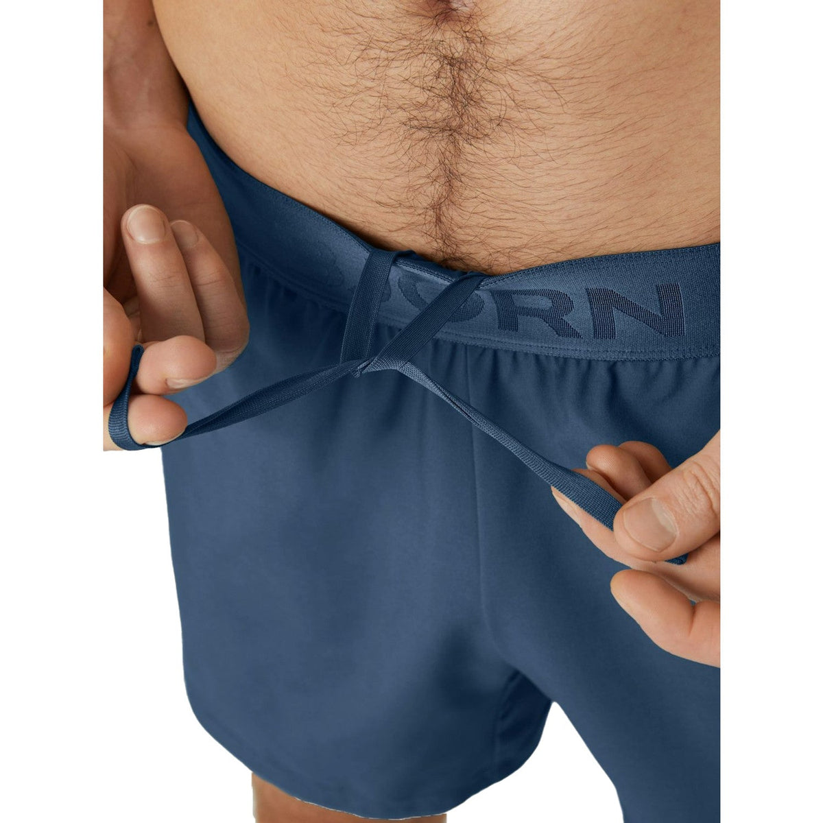 Detail van de tailleband met trekkoord van de staalblauwe Bjorn Borg Ace short