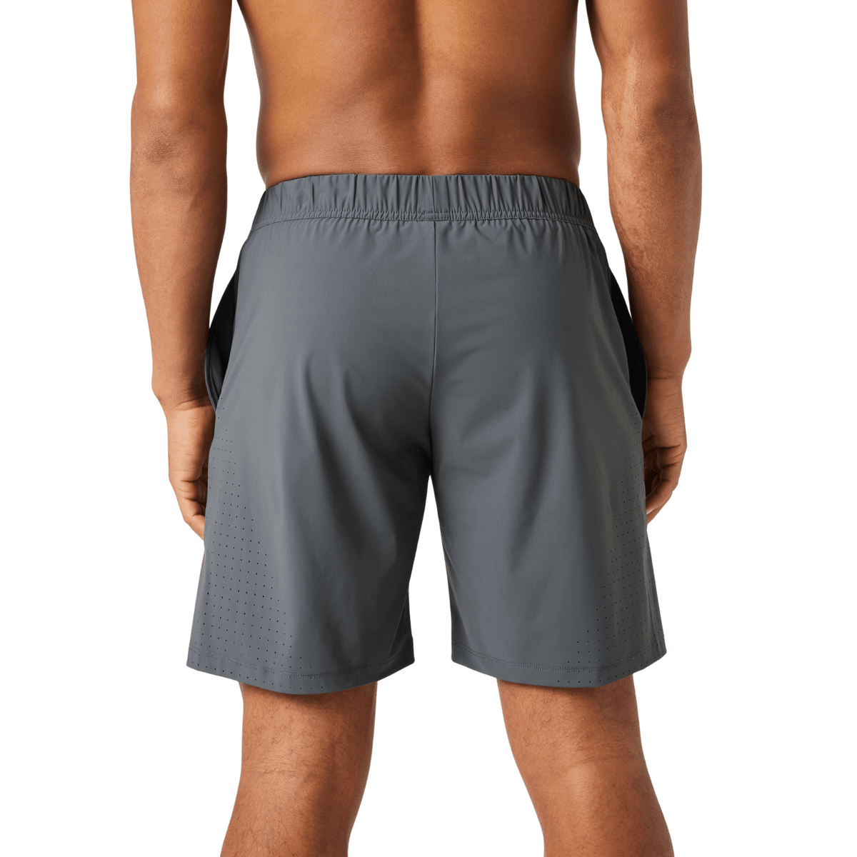 Achterzijde van de grijze Bjorn Borg Ace sportshort, gedragen door een model