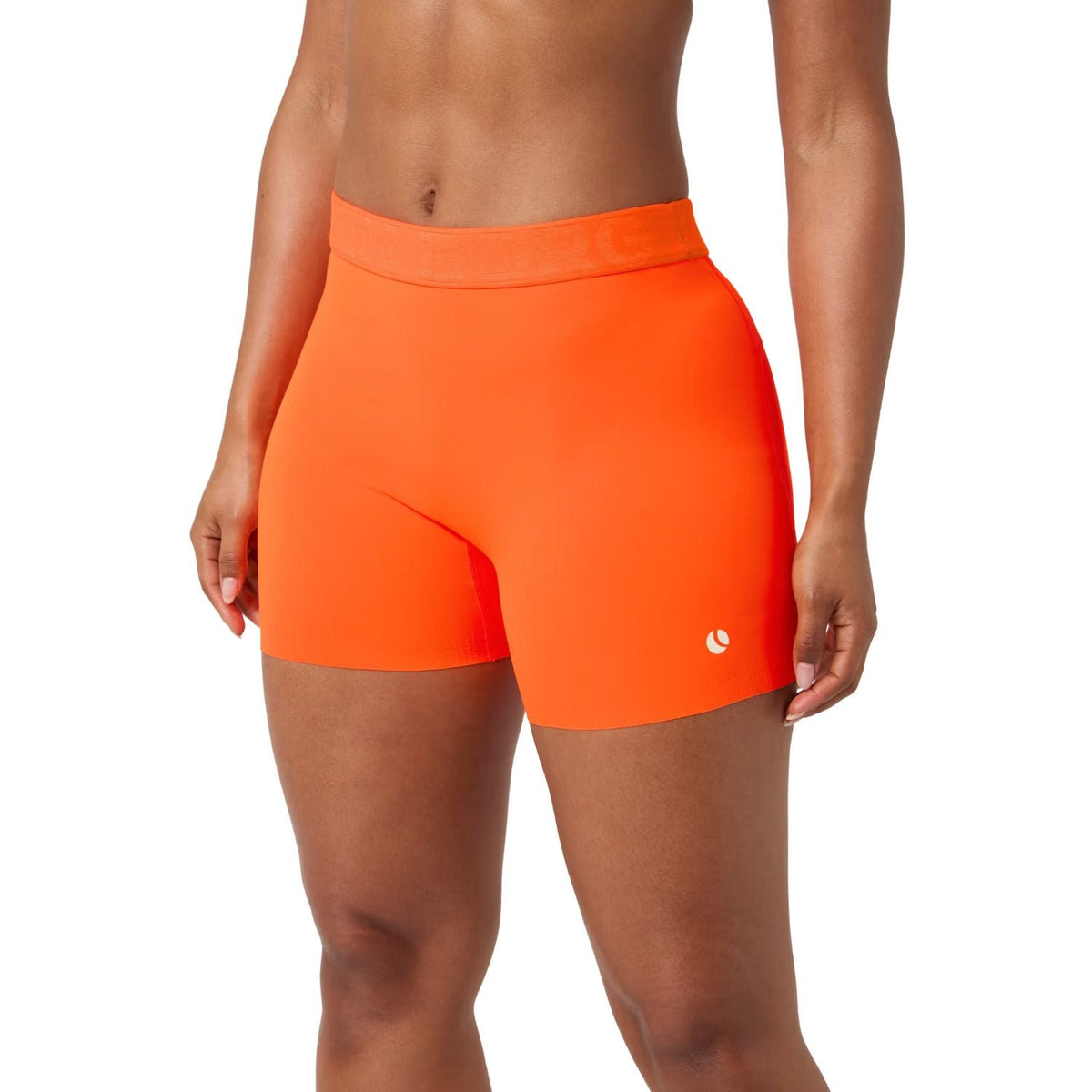 Vooraanzicht van de oranje Bjorn Borg Ace stretchshort met strakke naadloze pasvorm
