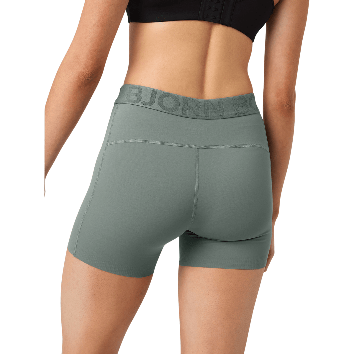 Achteraanzicht van de grijsgroene Bjorn Borg Ace stretchshort met naadloze pijpen