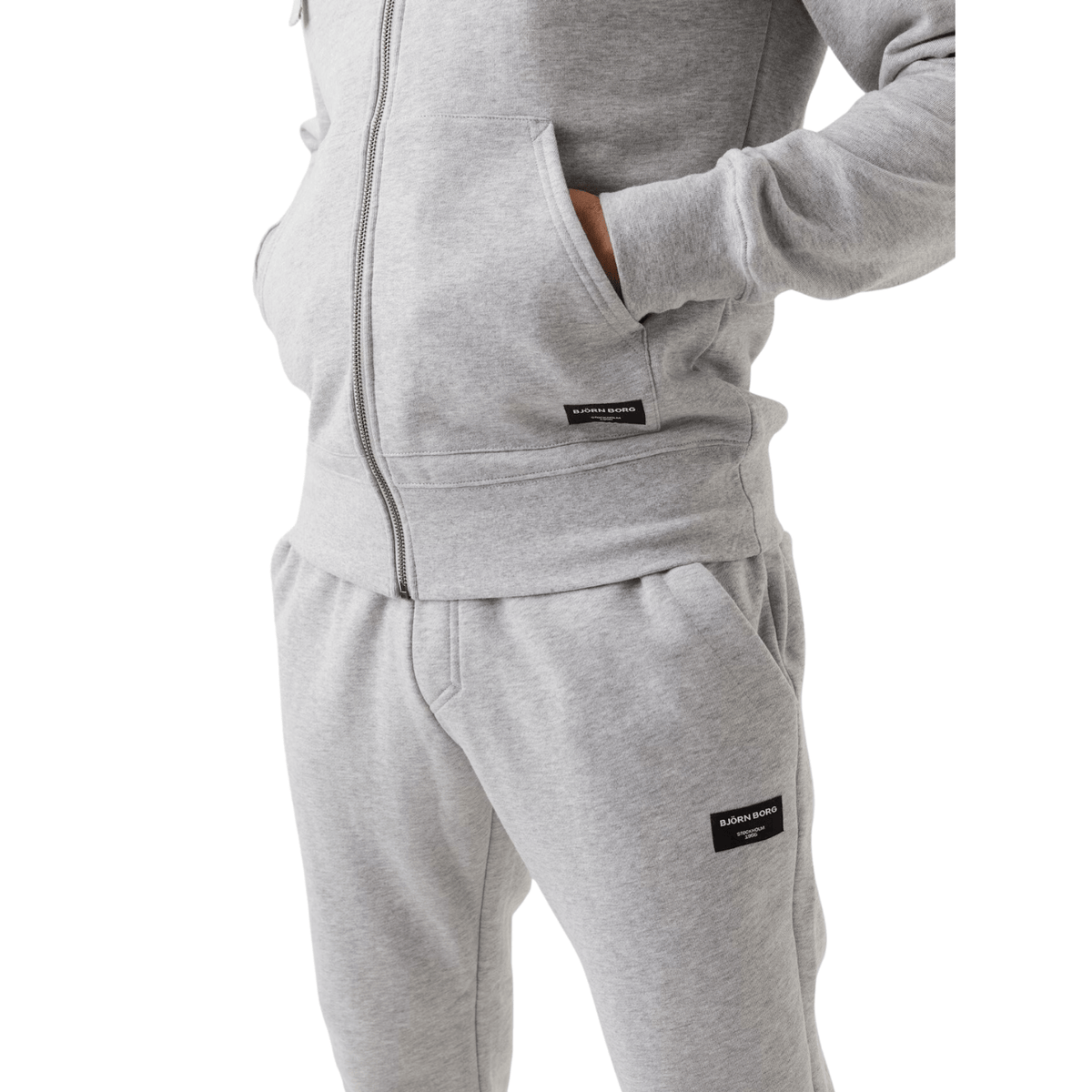 Detail van de rits en het zwarte label op de grijs gemeleerde Centre Zip Hoodie