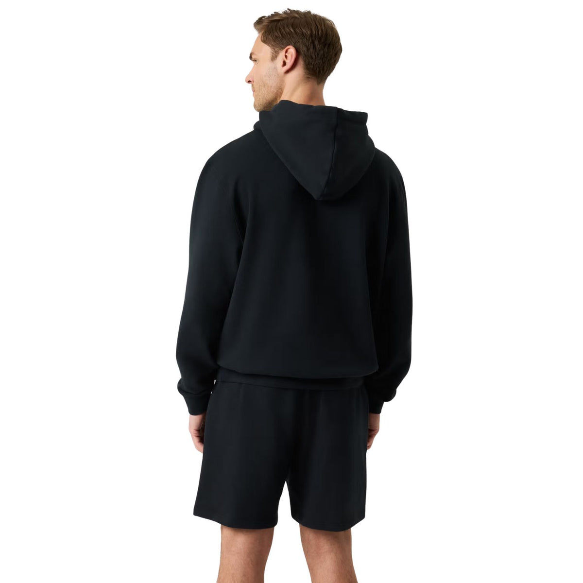Achterzijde van de zwarte Bjorn Borg hoodie met capuchon op model