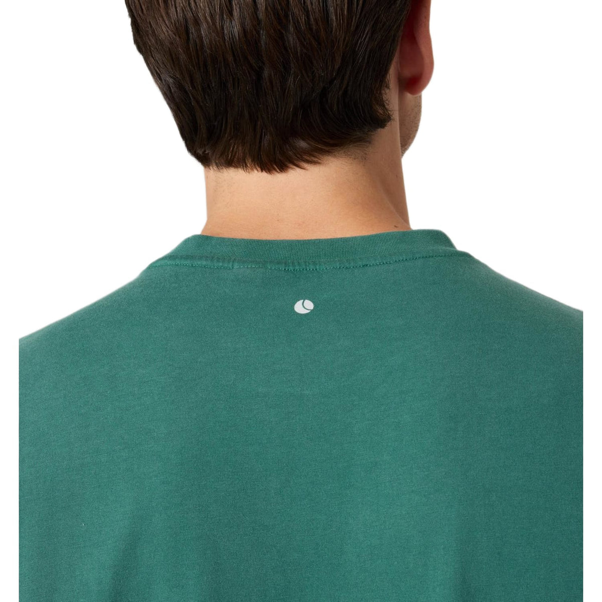 Detail van de halsboord achter met klein logo op het donkergroene Bjorn Borg T-shirt