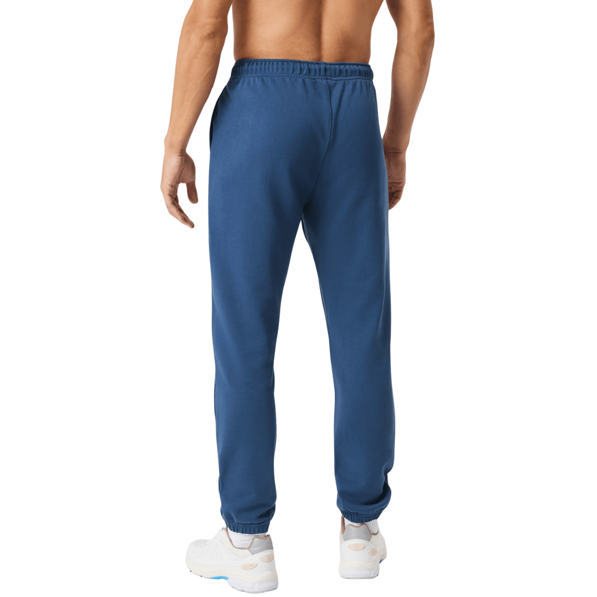 Achterzijde van de blauwe Bjorn Borg joggingbroek op model