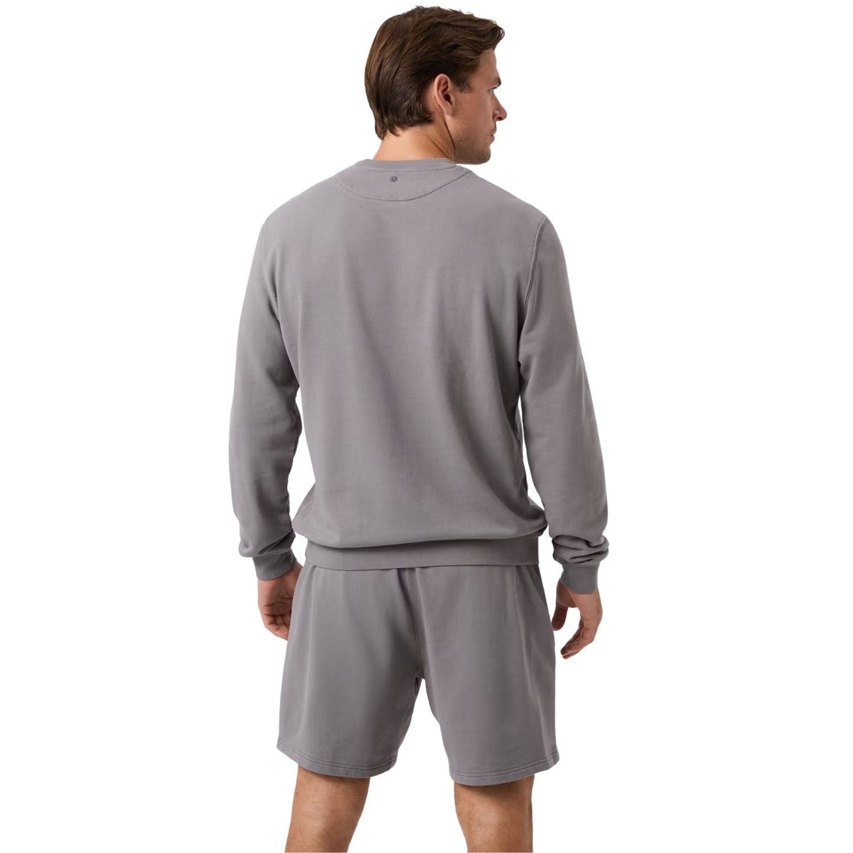 Achterzijde van de grijze Bjorn Borg sweater met short op model