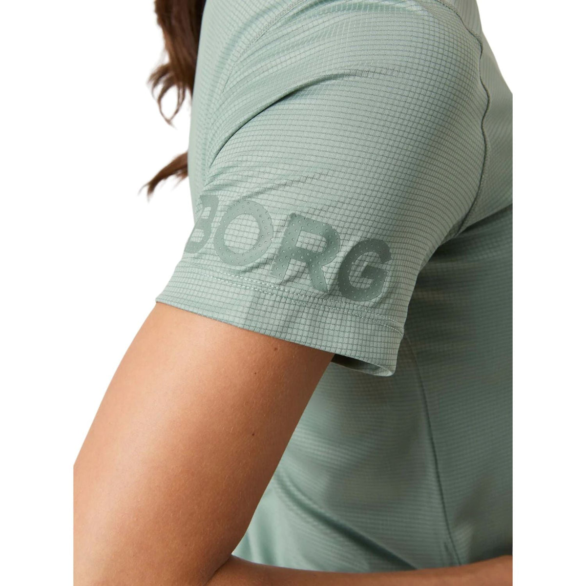 Close-up van de BORG opdruk op de mouw van het saliegroene Light W T-Shirt