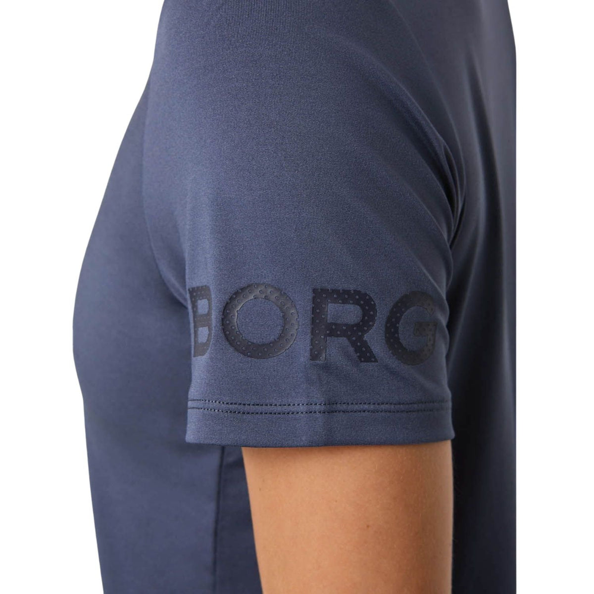 Close-up van de BORG opdruk op de mouw van het grijsblauwe Light W T-Shirt