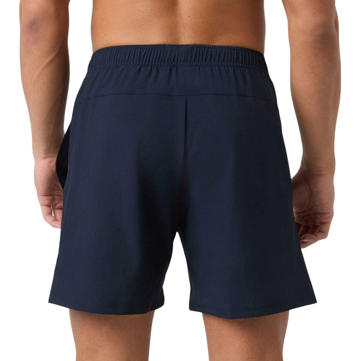Achterzijde van de donkerblauwe Bjorn Borg Short Ace Racquet heren sportshort op model