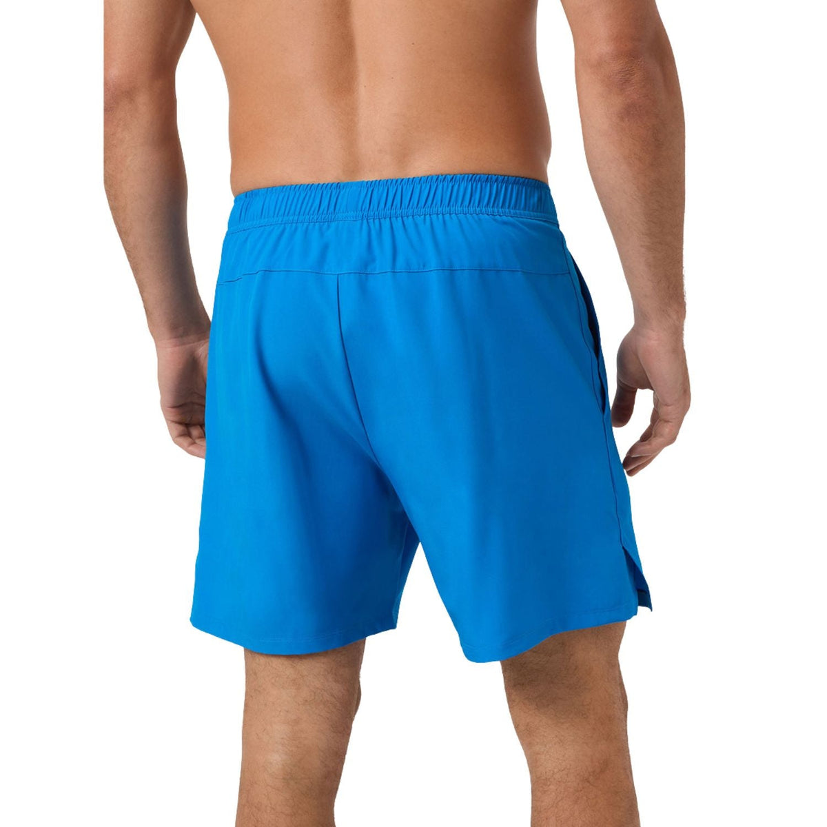 Achterkant van de helderblauwe Bjorn Borg Short Ace Racquet heren short op het model