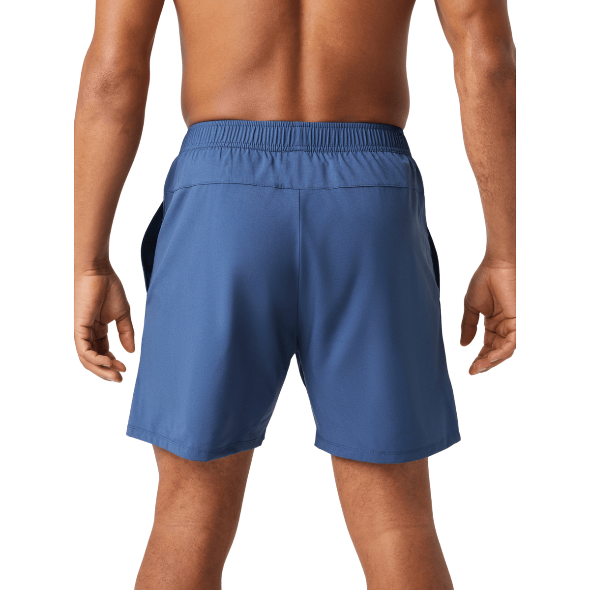 Achterzijde van de staalblauwe Bjorn Borg Short Ace Racquet heren short op het model