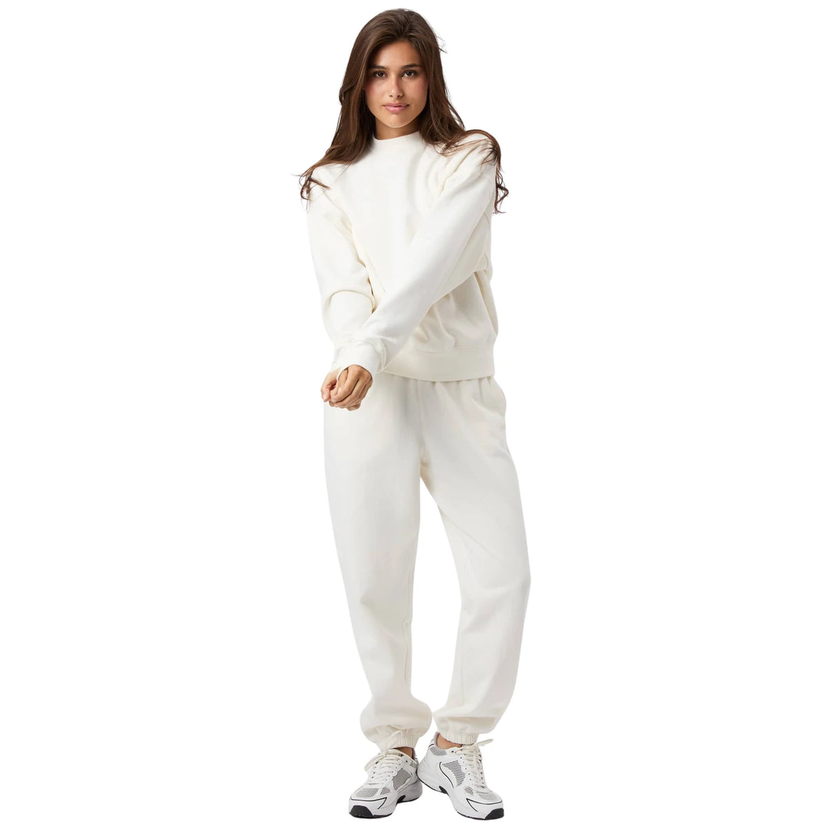 Björn Borg Studio Oversized Sweatpants Cannoli Cream - ten voeten uit op model
