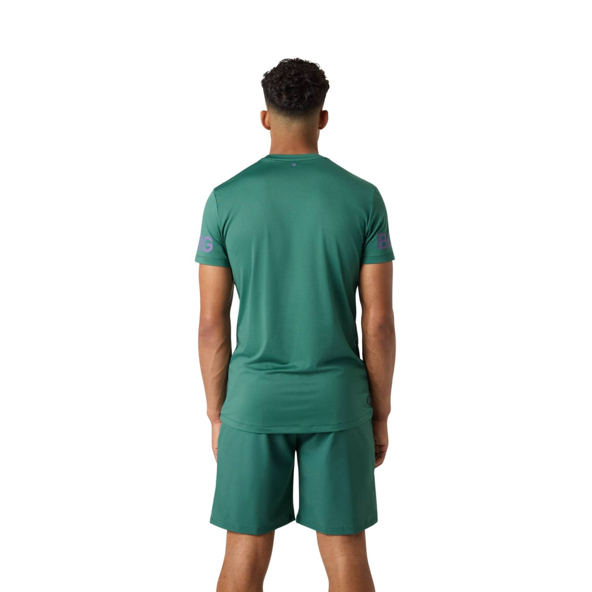 Achterzijde van het donkergroene Bjorn Borg T-shirt met bijpassende short