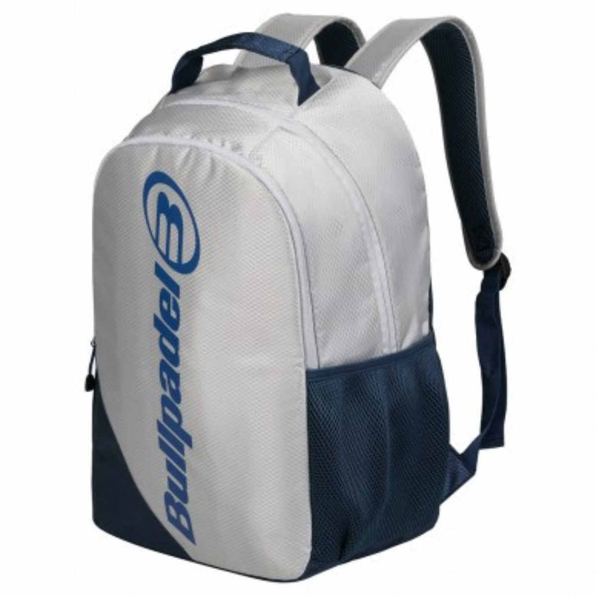 Schuin zijaanzicht van de witte Bullpadel Advance 2026 rugzak met marineblauwe bodem.