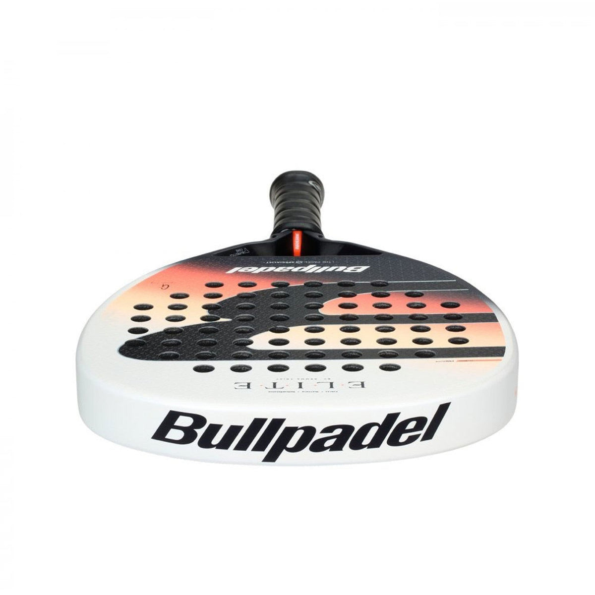 Achterzijde van het Bullpadel Elite W 26 in wit met oranje verloop en grote merkopdruk