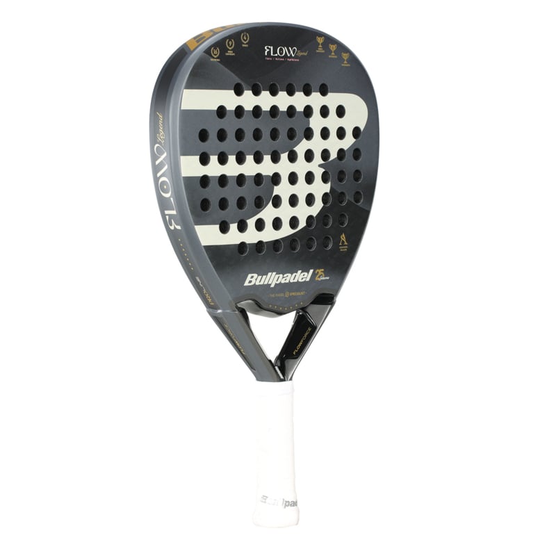 Bullpadel Flow Legend 26 padelracket schuin vooraanzicht, hybridevorm in grijs en goud