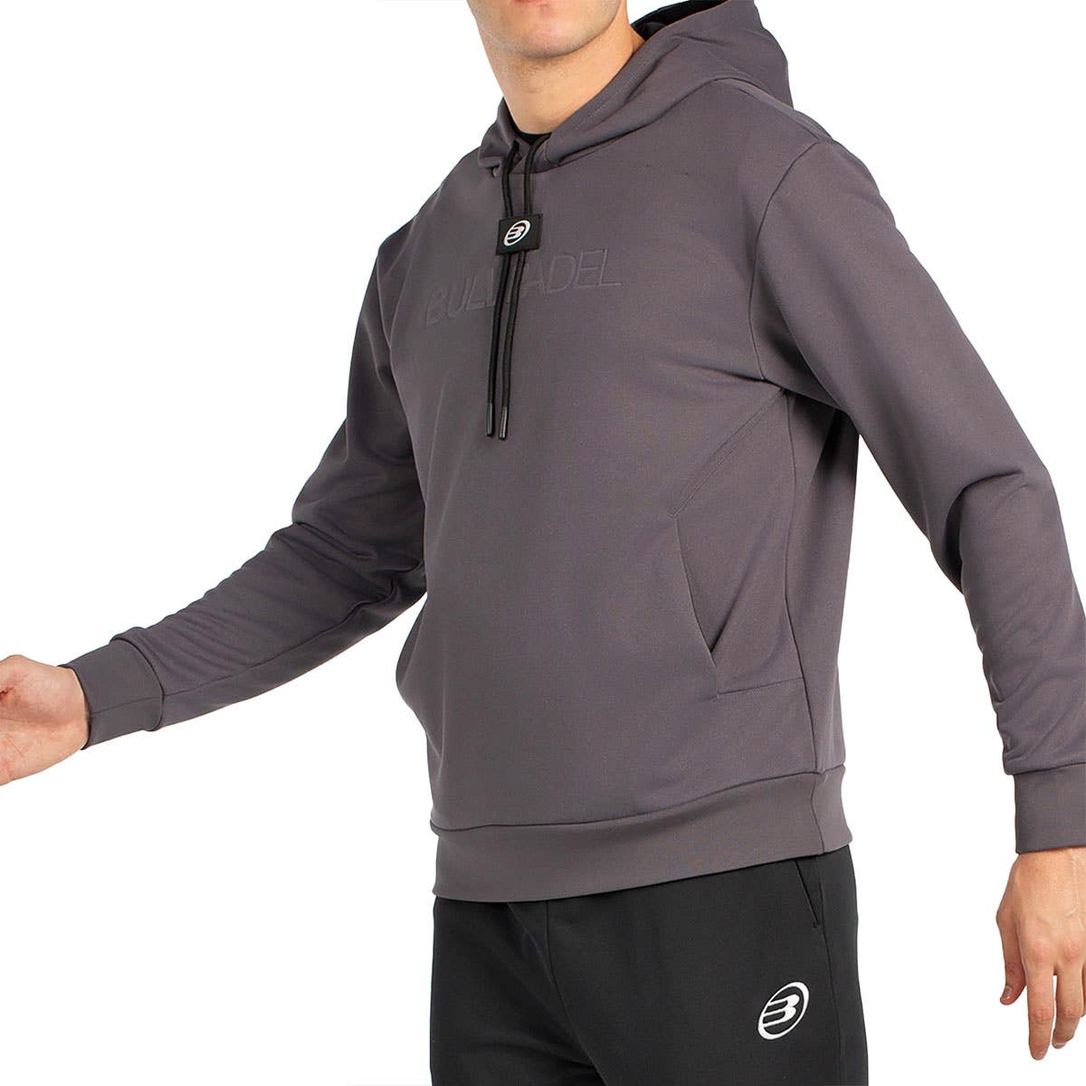 Zijaanzicht van de grijspaarse Bullpadel Hoodie Binee met steekzak op de voorkant