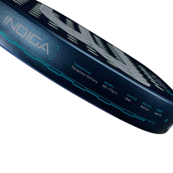 Bullpadel Indiga Power 26 padelracket liggend met Indiga-belettering op het frame