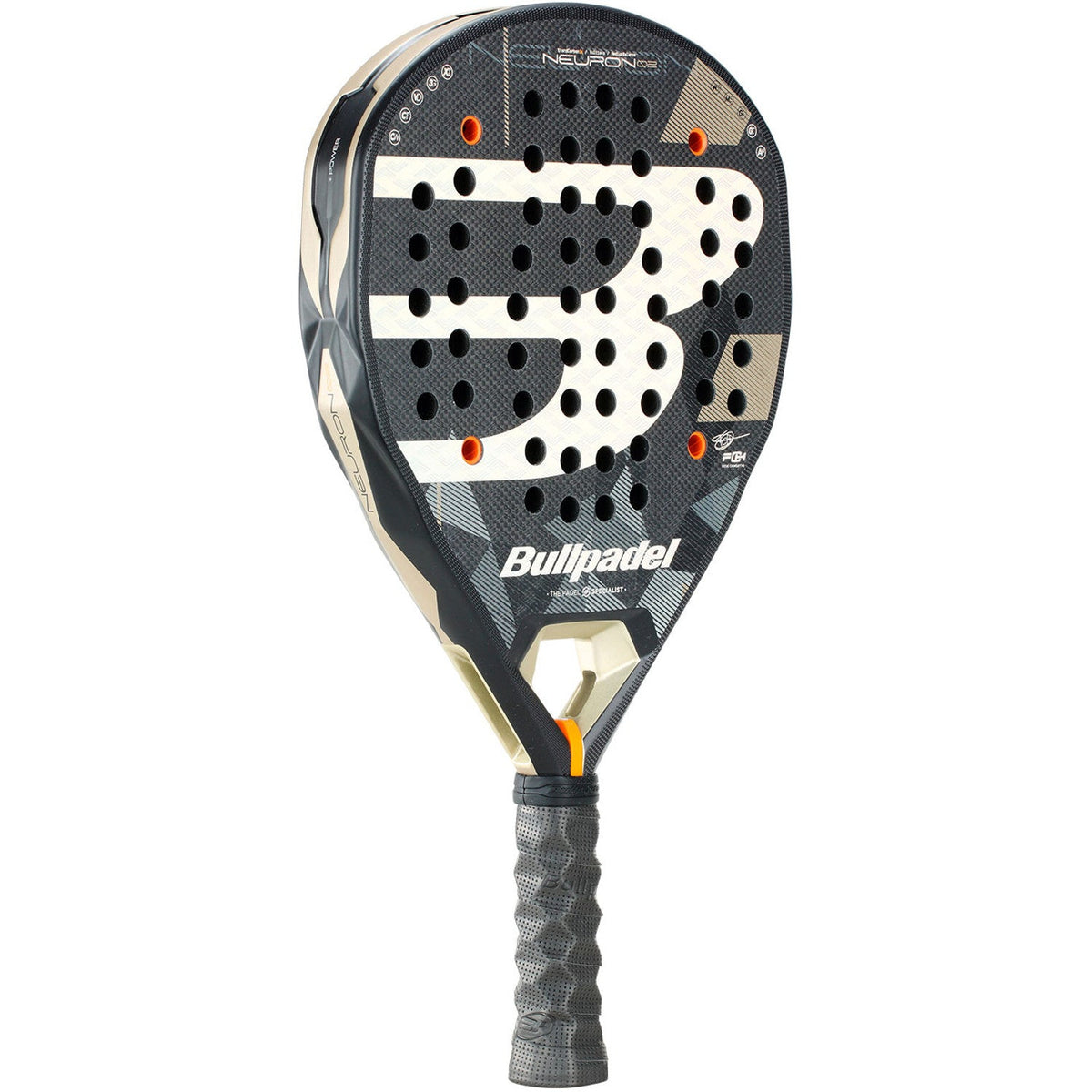 Bullpadel NEURON 02 26, schräge Vorderansicht, Hybridform in Schwarz mit beigen Flächen