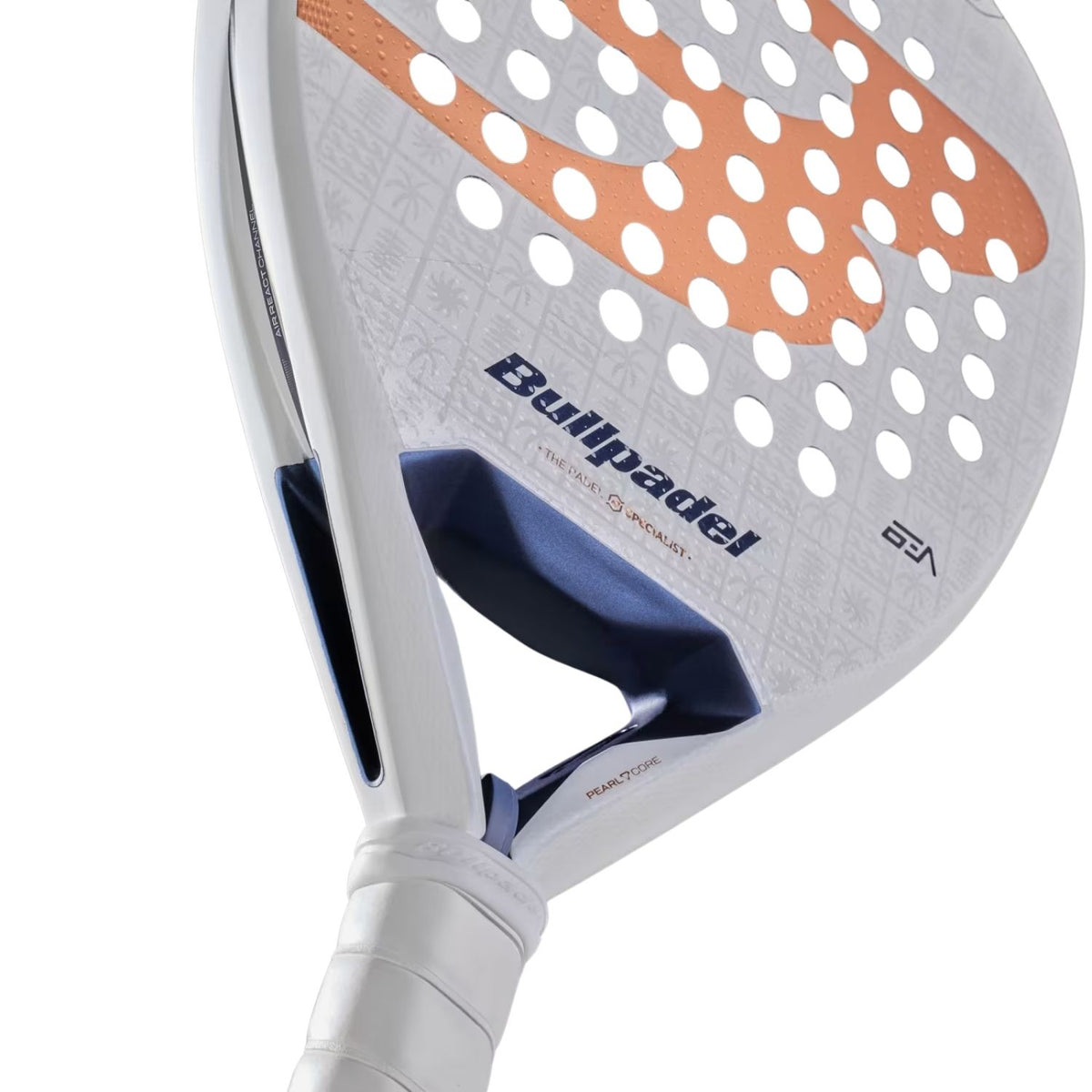 Detail van de framerand en het hart van het Bullpadel Pearl 27 padelracket
