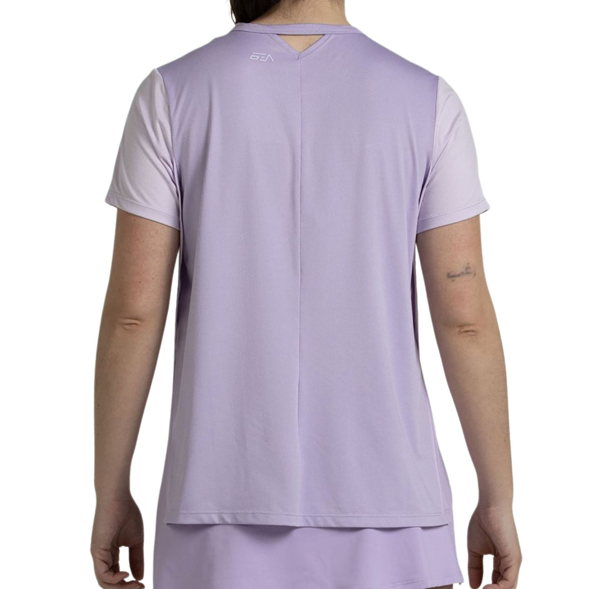 Achterzijde van het lila Bullpadel Picase T-shirt met ronde hals op het model