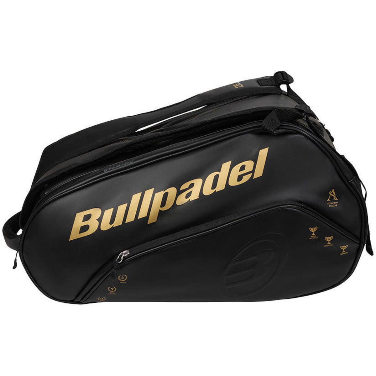 Zijaanzicht van de zwarte Bullpadel Racketbag Flow 2026 met goudkleurig logo.