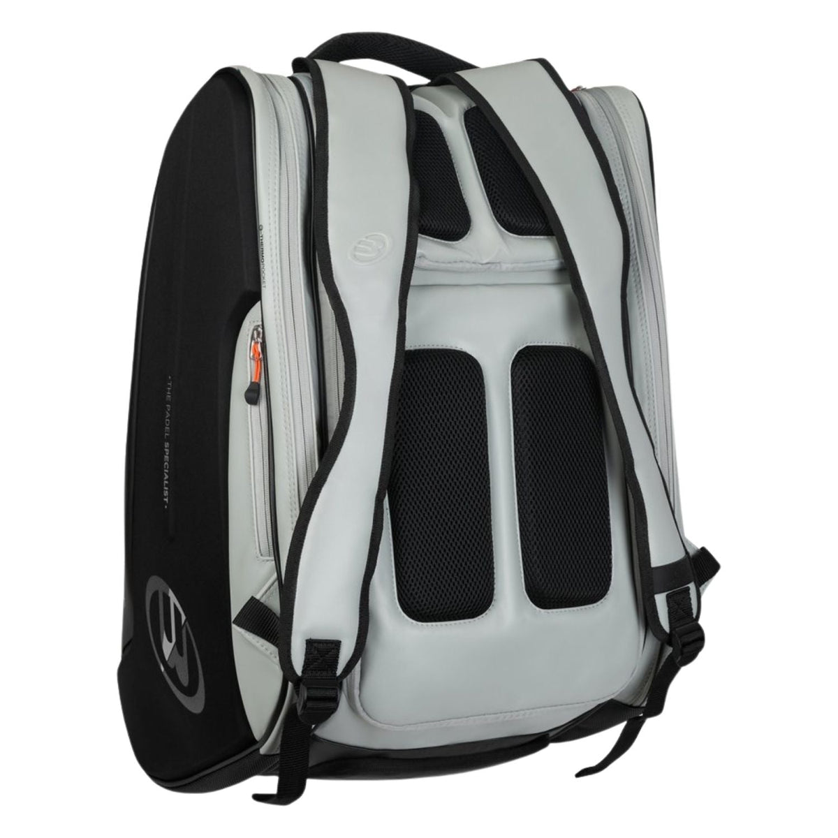 Retro della borsa per racchette Bullpadel Hack 2026 di colore grigio chiaro con pannelli posteriori neri.