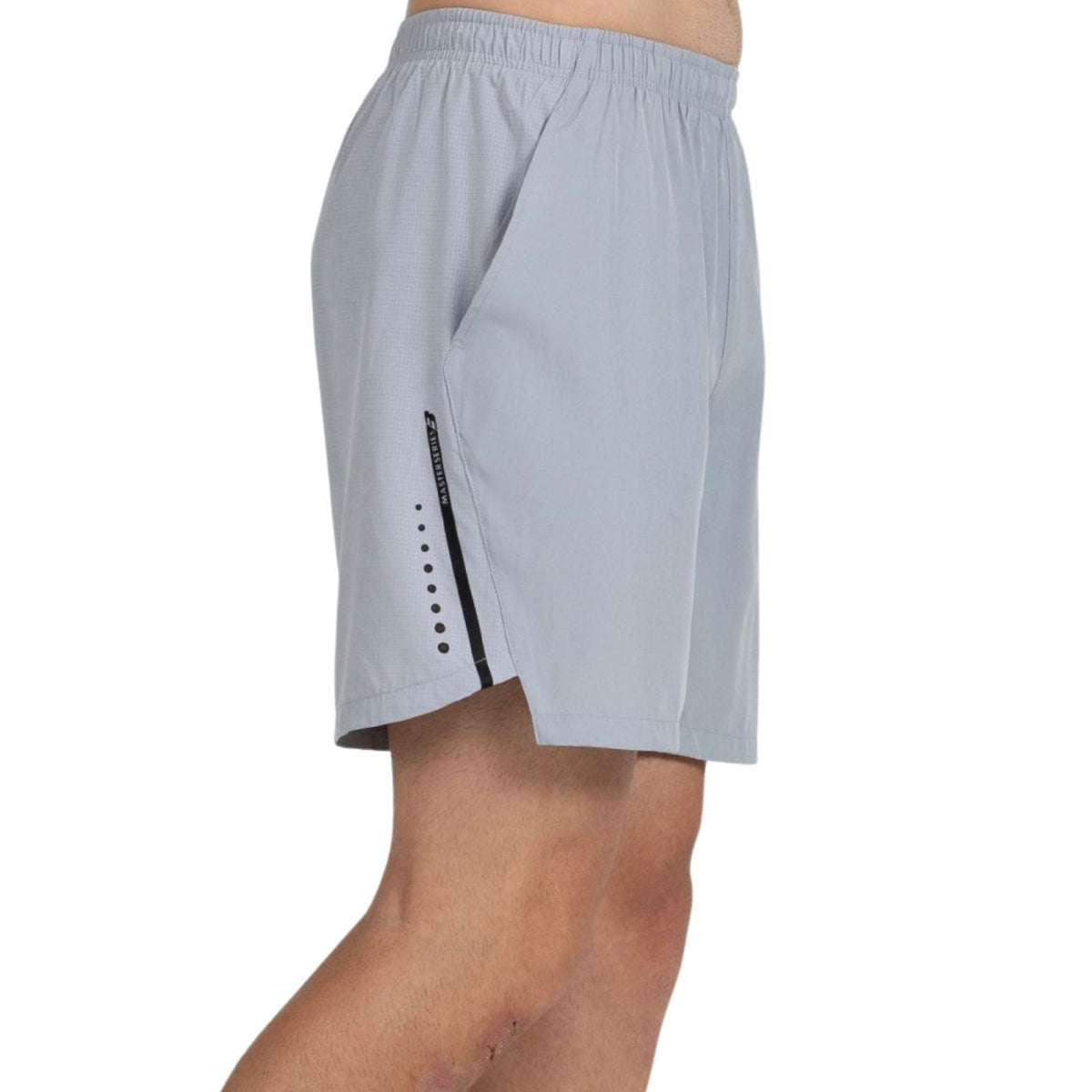 Zijaanzicht van de lichtgrijze Bullpadel Short Mazari met geperforeerde zijsplit